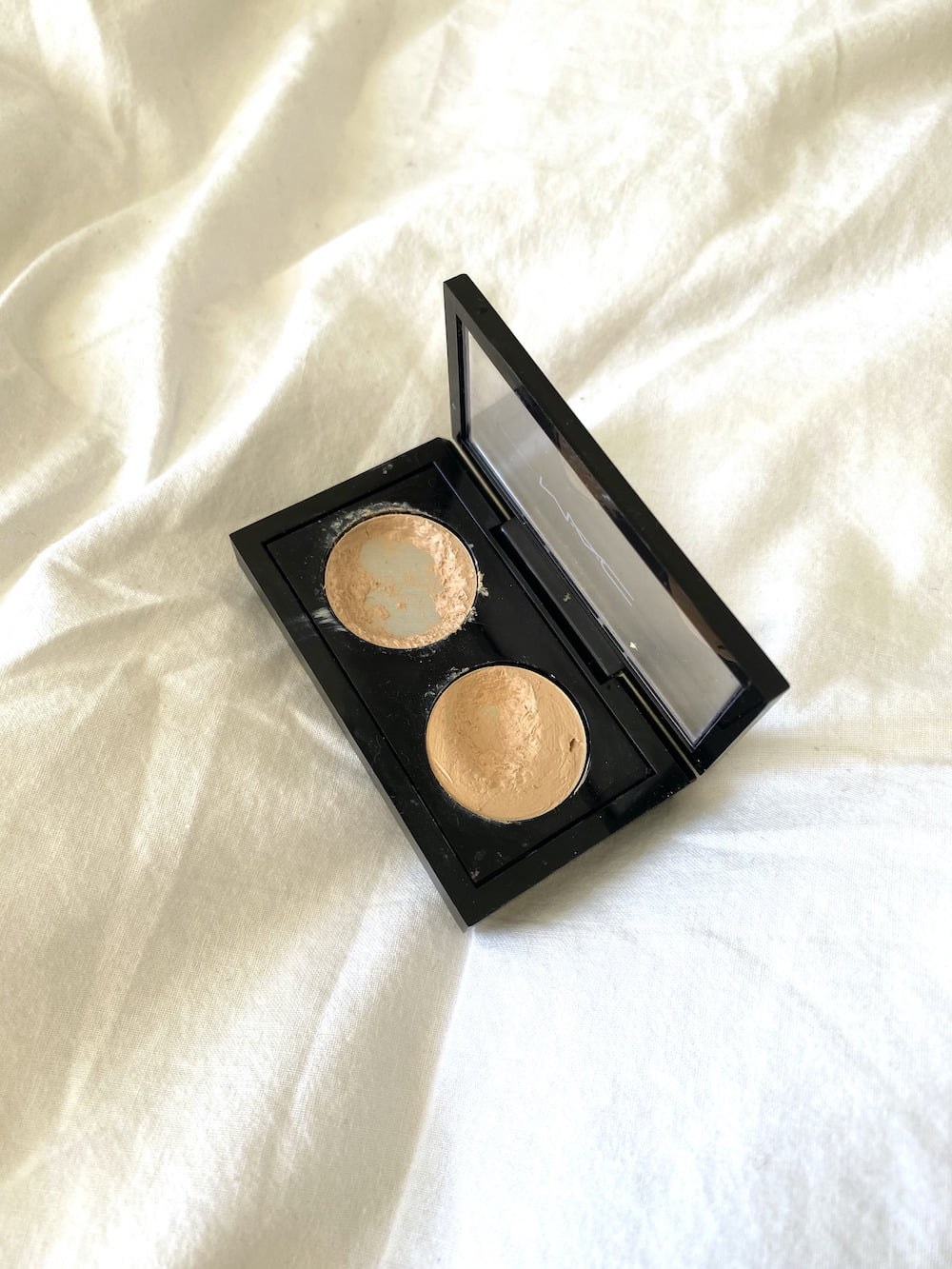 mac-studio-finish-concealer